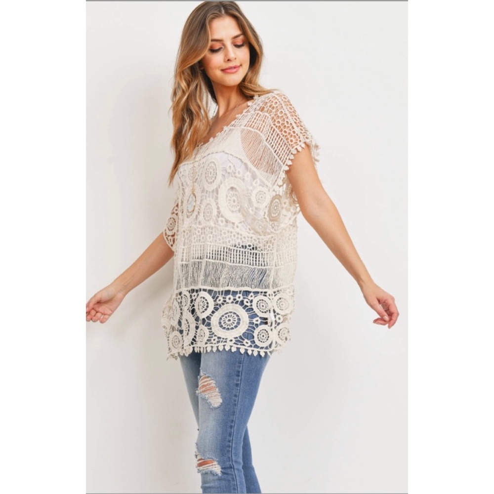 NEW! See-through knitted top